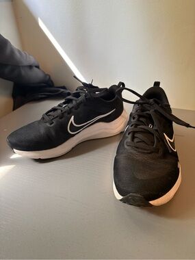 Nike running shoes/sneakers